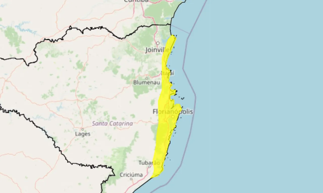 A imagem mostra um alerta amarelo indicando ventos costeiros em Santa Catarina